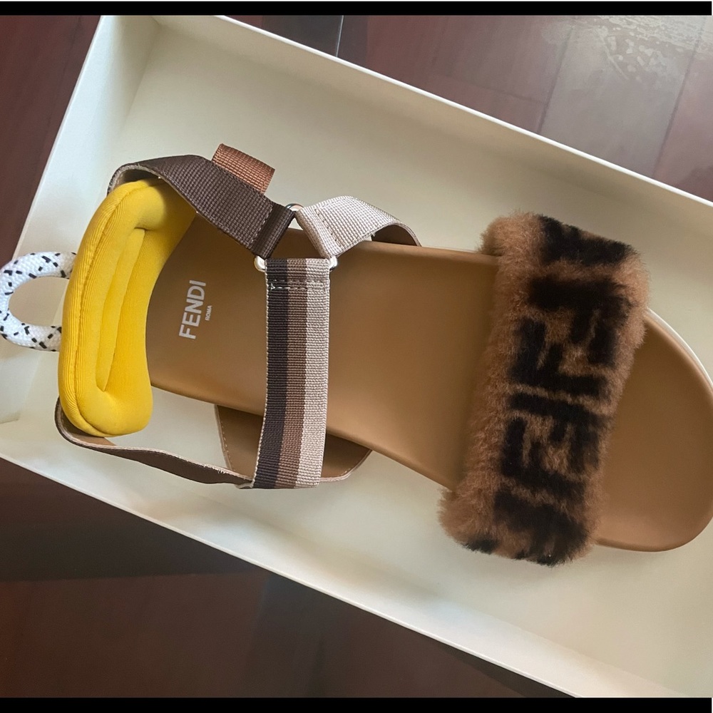 Meet your Posher, Ebony